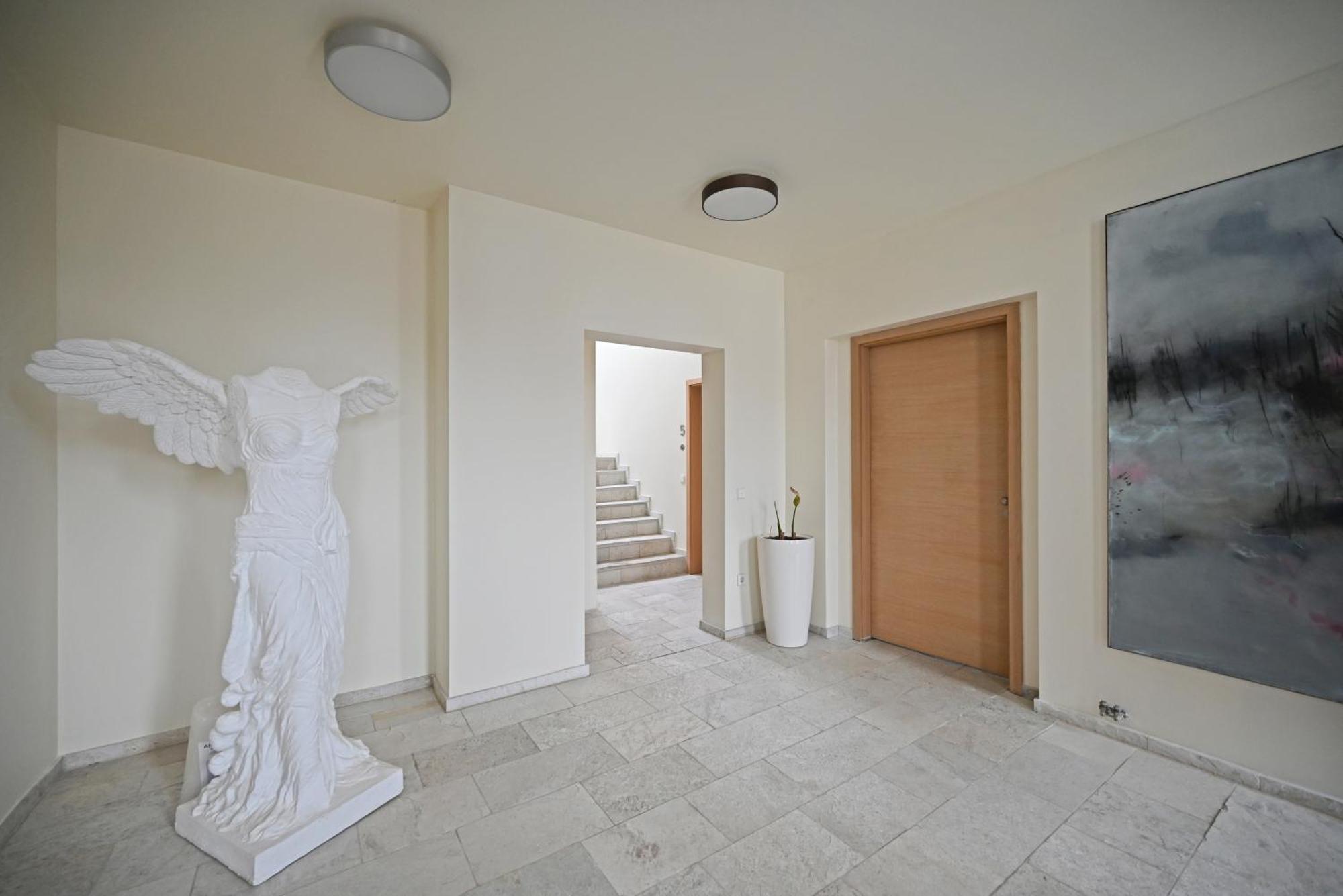 Modernes & Gepflegtes Hotelzimmer Mit Kueche! Bernstadt  Exterior foto