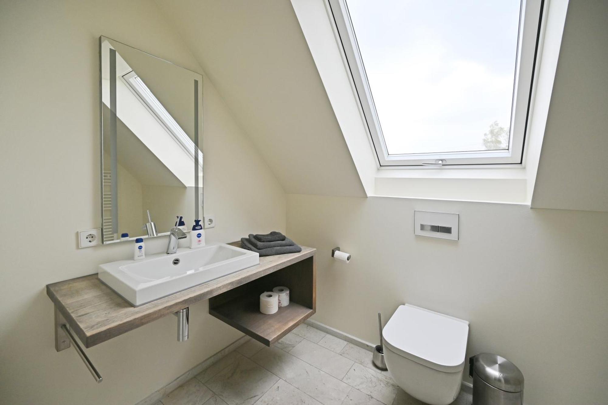 Modernes & Gepflegtes Hotelzimmer Mit Kueche! Bernstadt  Exterior foto