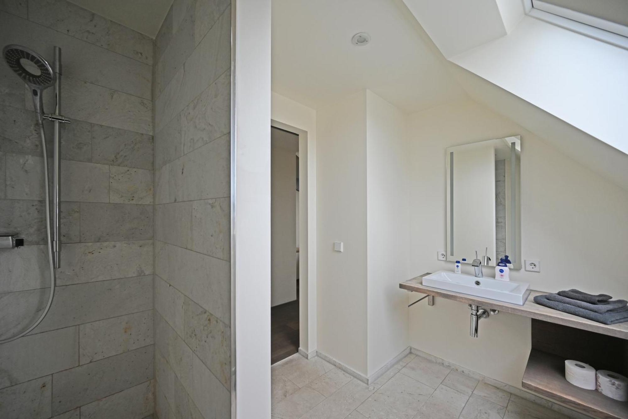 Modernes & Gepflegtes Hotelzimmer Mit Kueche! Bernstadt  Exterior foto
