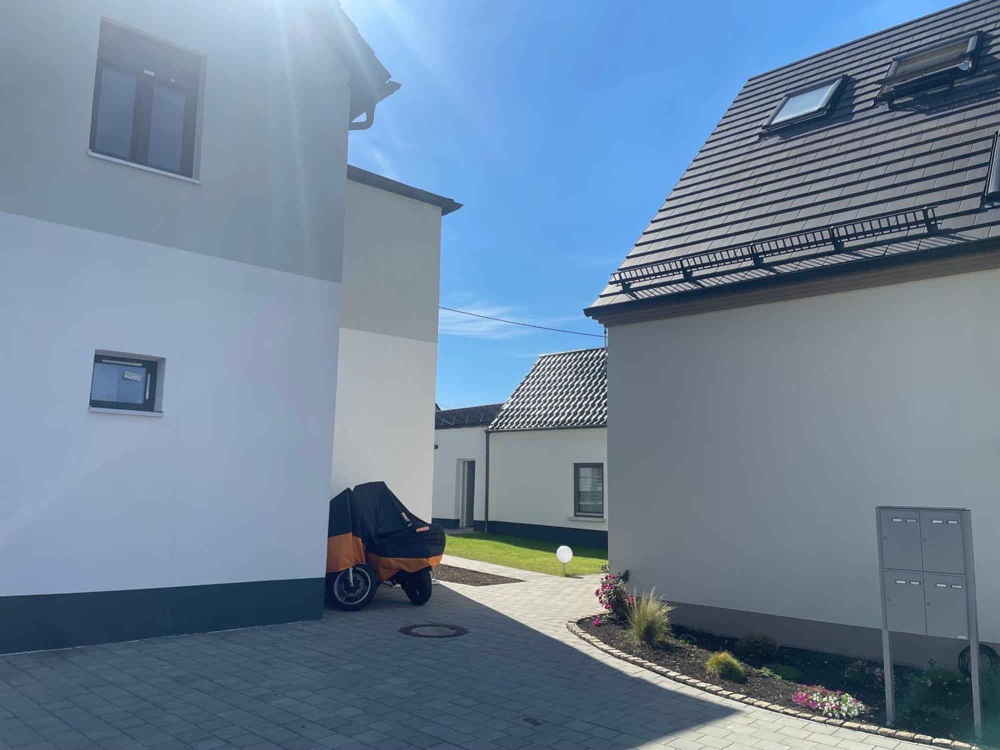Modernes & Gepflegtes Hotelzimmer Mit Kueche! Bernstadt  Exterior foto