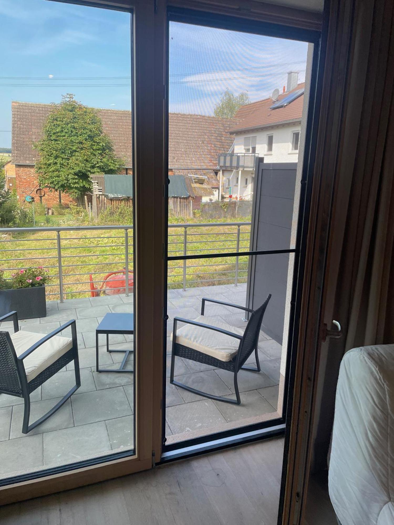 Modernes & Gepflegtes Hotelzimmer Mit Kueche! Bernstadt  Exterior foto